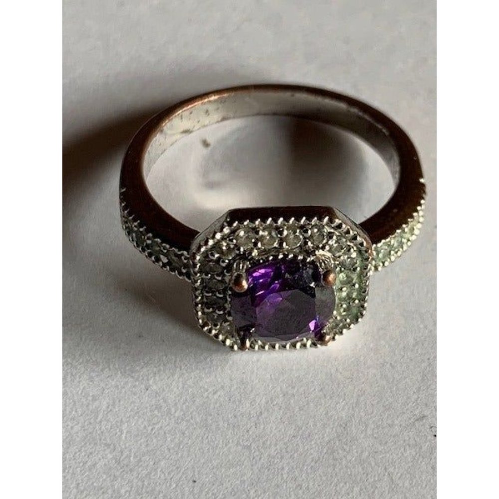 Gemstone ring Nice costume piece, size 7